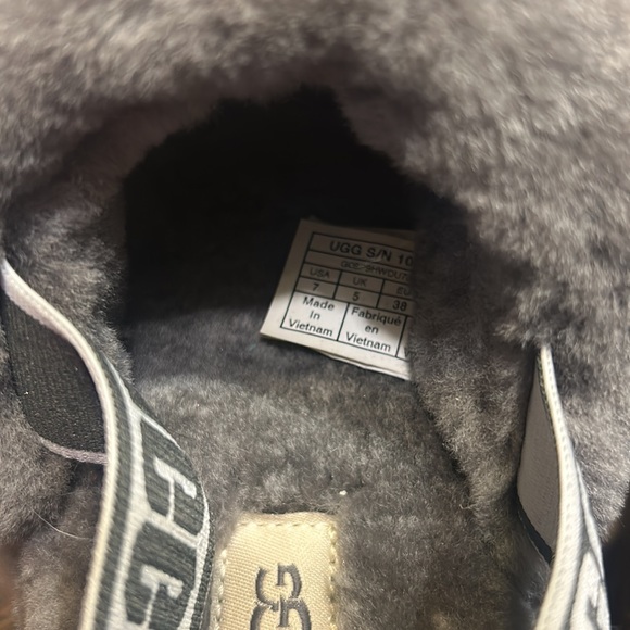 Ugg fluff yeah - Picture 2 of 4